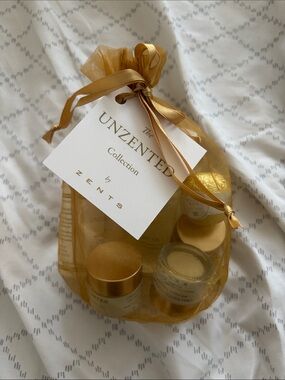 The Unzented Collection lotion/oils Gift Set - Gold bag